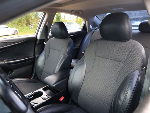 Used 2013 Hyundai Sonata SE w/ Navigation & Sunroof Pkg image 6