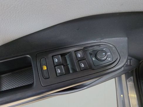 Used 2023 Volkswagen Taos SE FWD image 13