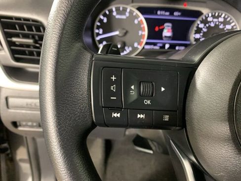 Used 2024 Nissan Rogue S AWD/4WD image 19