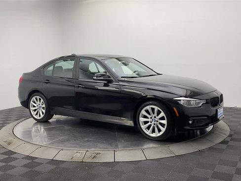 Used 2018 BMW 320i xDrive 320i xDrive w/ Sport Package image 11