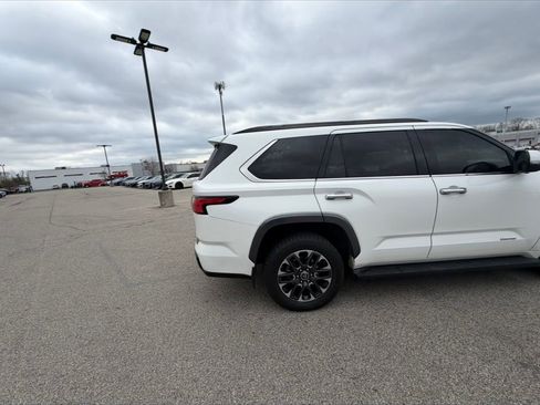 Used 2023 Toyota Sequoia Limited image 14