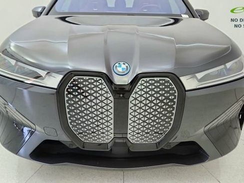 Used 2024 BMW iX xDrive50 w/ Sport Package AWD/4WD image 8