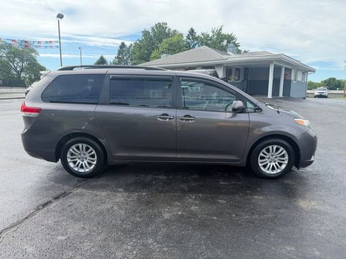 Used 2013 Toyota Sienna XLE FWD image 4