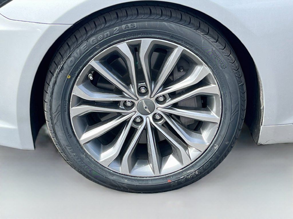 Used 2015 Hyundai Genesis 3.8 w/ Option Group 03 AWD/4WD image 33