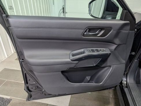 Used 2025 Nissan Pathfinder SV AWD/4WD image 13