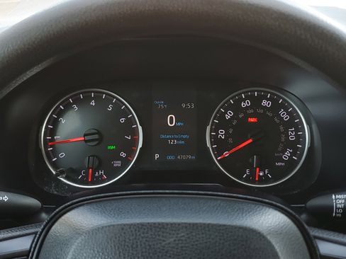 Used 2020 Toyota RAV4 XLE w/ Convenience Package FWD image 23