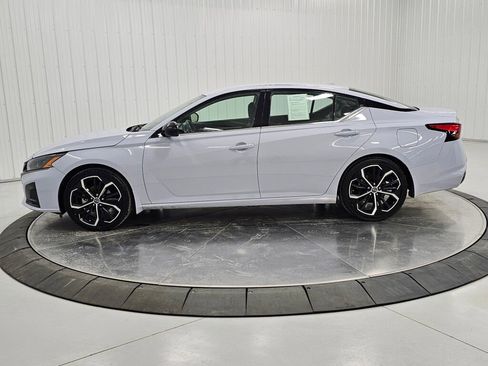 Used 2024 Nissan Altima 2.5 SR image 2