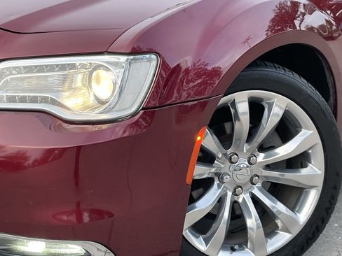 Used 2020 Chrysler 300 Limited image 8