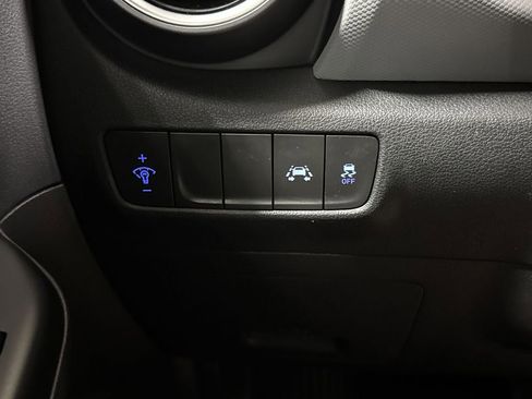 Used 2021 Hyundai Kona SE image 19