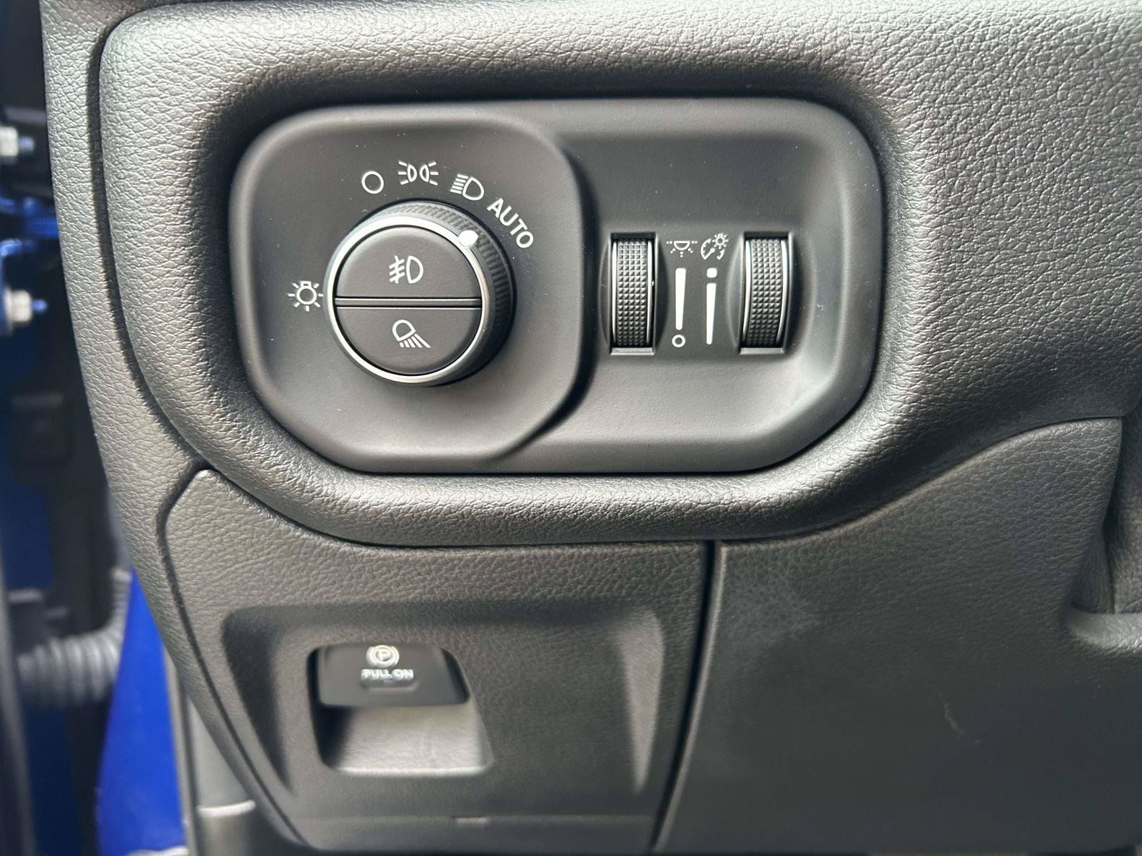 Used 2019 RAM 1500 Big Horn RWD image 18