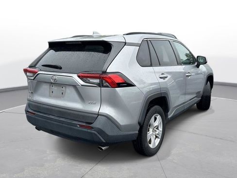 Used 2020 Toyota RAV4 XLE w/ Convenience Package FWD image 6