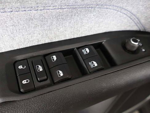 Used 2023 Jeep Compass Latitude w/ Convenience Group AWD/4WD image 37