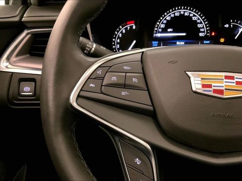 Used 2018 Cadillac XT5 Luxury w/ Driver Awareness Package image 18