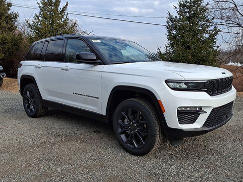 New 2025 Jeep Grand Cherokee Limited image 2