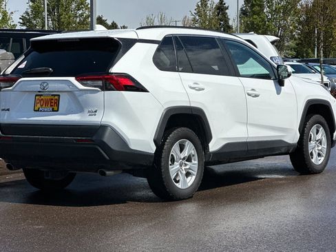 Used 2021 Toyota RAV4 XLE AWD/4WD image 4
