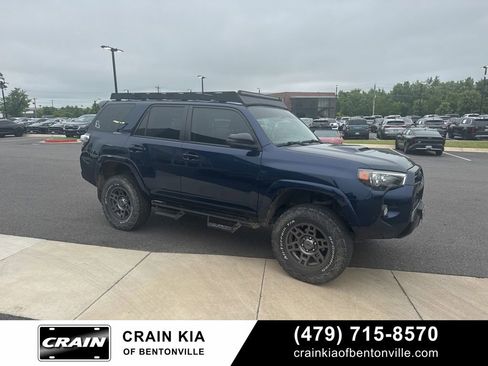Used 2020 Toyota 4Runner Venture w/ Moonroof Package AWD/4WD image 8