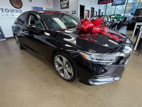 Used 2018 Honda Accord Touring image 16