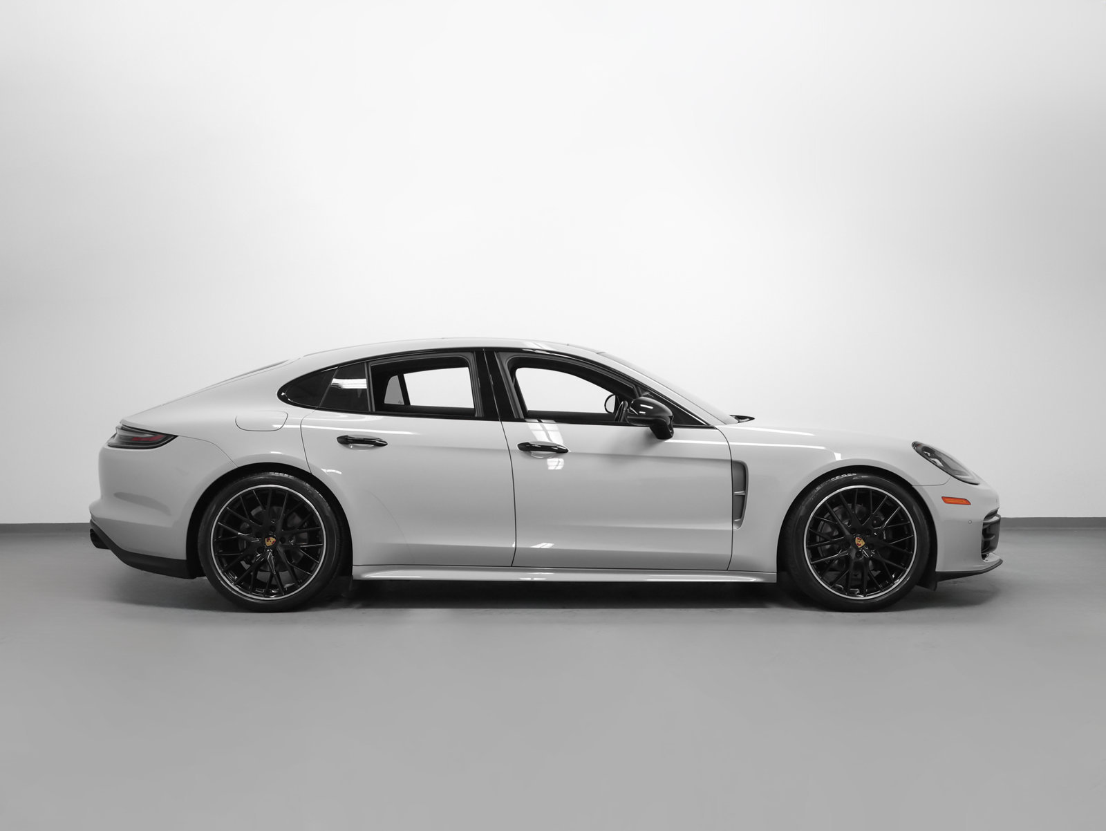 Certified 2023 Porsche Panamera 4 Platinum Edition AWD/4WD image 13