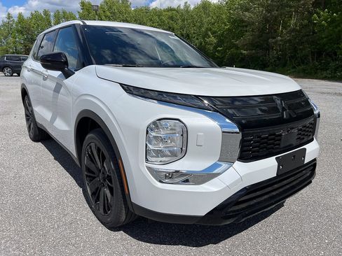 New 2026 Mitsubishi Outlander LE AWD/4WD image 14