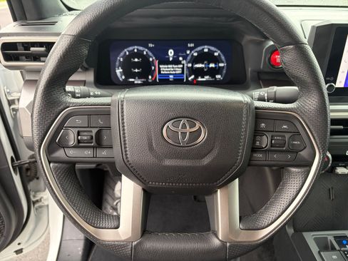 Used 2024 Toyota Tacoma TRD Off-Road AWD/4WD image 12