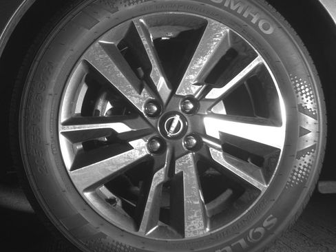Used 2025 Nissan Versa SV FWD image 12