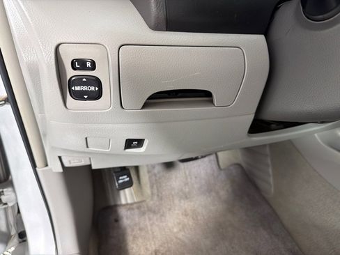 Used 2011 Toyota Camry LE w/ LE Extra-Value Pkg image 13