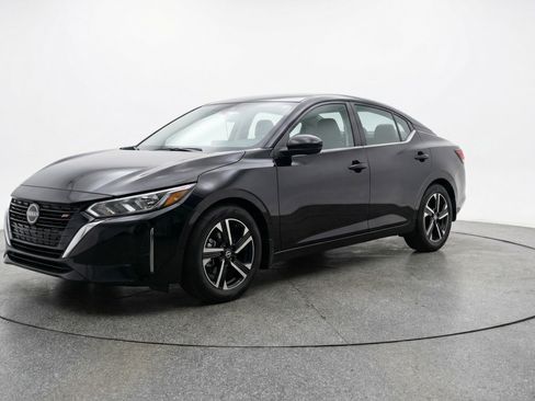 Used 2025 Nissan Sentra SV image 3