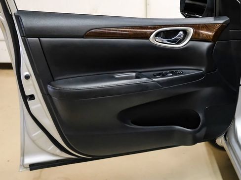 Used 2015 Nissan Sentra SL w/ SL Premium Package FWD image 34