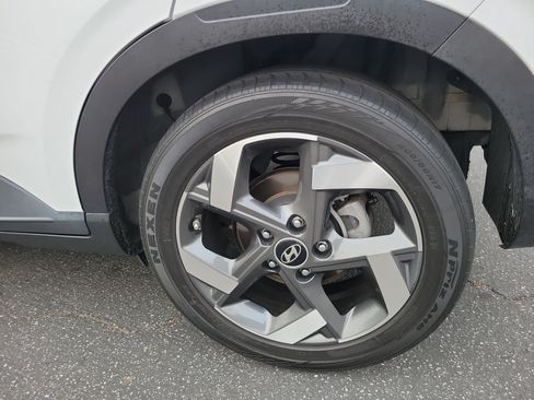 Used 2024 Hyundai Venue SEL FWD image 5
