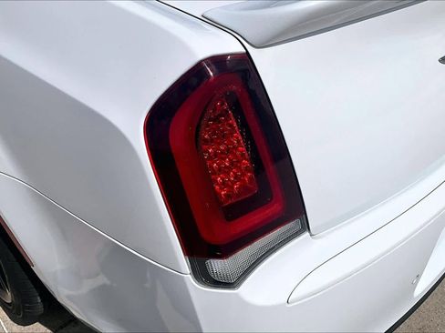 Used 2018 Chrysler 300 S w/ 300S Premium Group RWD image 28
