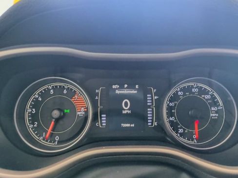 Used 2016 Jeep Cherokee Latitude w/ Cold Weather Group AWD/4WD image 7