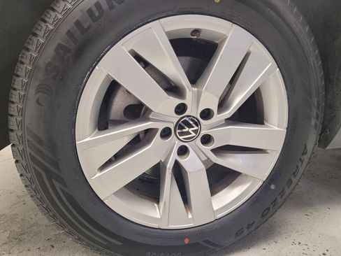 Used 2021 Volkswagen Atlas S image 31