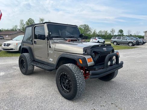 Used 2005 Jeep Wrangler X AWD/4WD image 2