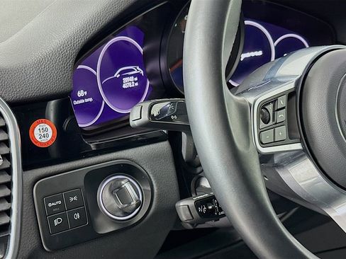 Used 2022 Porsche Cayenne image 11