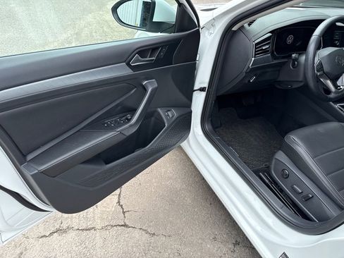 Used 2023 Volkswagen Jetta SE w/ Panoramic Sunroof Package FWD image 10