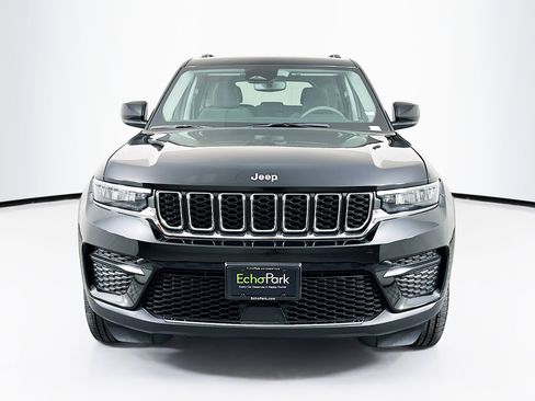 Used 2023 Jeep Grand Cherokee Laredo w/ Luxury Tech Group I image 2