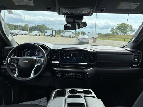 Used 2024 Chevrolet Silverado 1500 LT image 17
