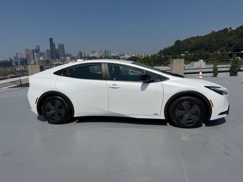 Certified 2024 Toyota Prius LE AWD/4WD image 3