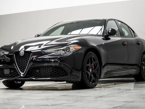Used 2022 Alfa Romeo Giulia Ti image 8