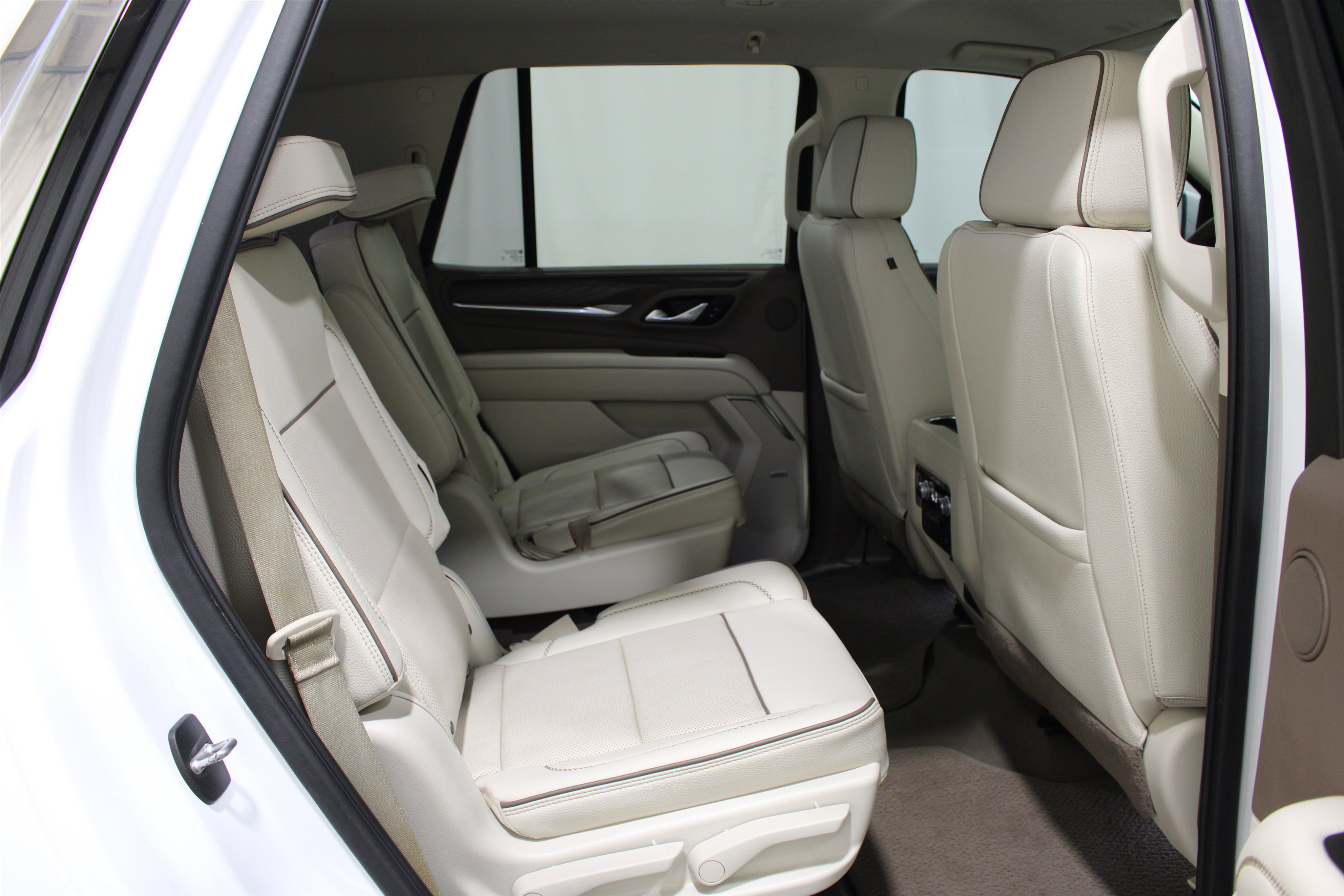 Used 2021 GMC Yukon Denali w/ Advanced Technology Package AWD/4WD image 27