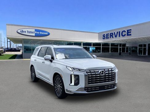Used 2023 Hyundai Palisade Calligraphy FWD image 2