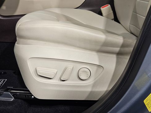 Used 2020 Toyota Highlander XLE image 23