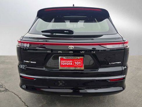 New 2025 Toyota Crown Signia image 4