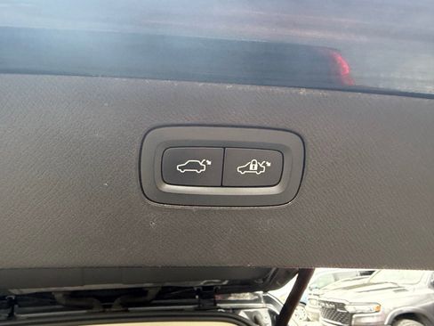 Used 2022 Volvo XC90 T6 Momentum w/ Advanced Package image 36