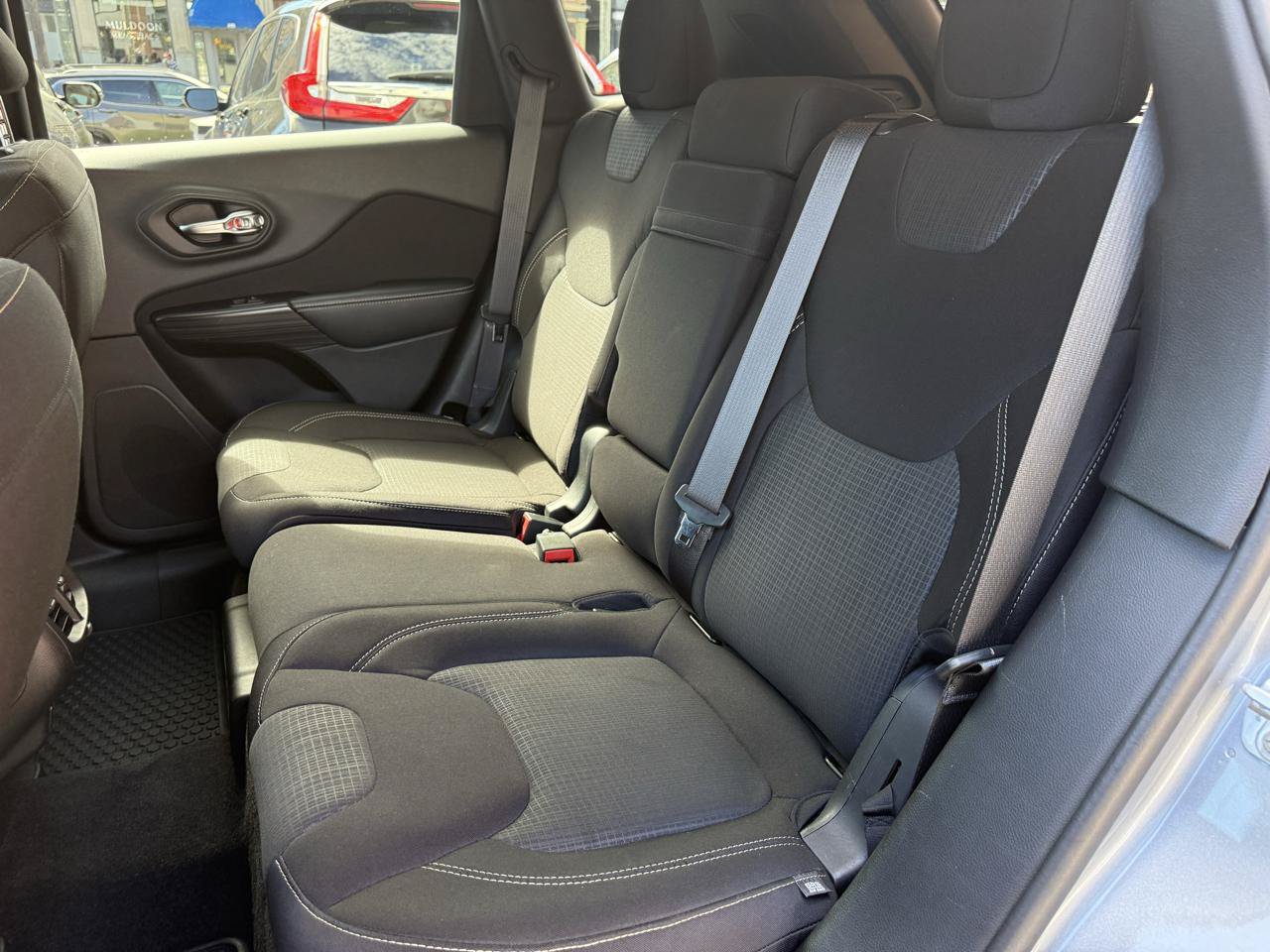 Used 2015 Jeep Cherokee Latitude w/ Comfort/Convenience Group FWD image 7