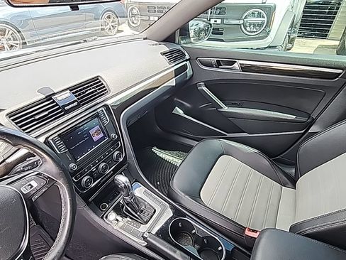 Used 2018 Volkswagen Passat GT FWD image 6