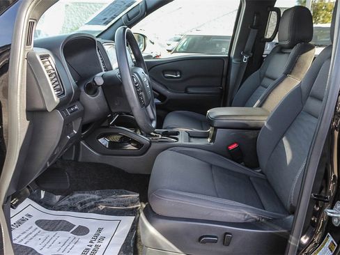 Used 2023 Nissan Frontier SV w/ Midnight Edition Package image 17