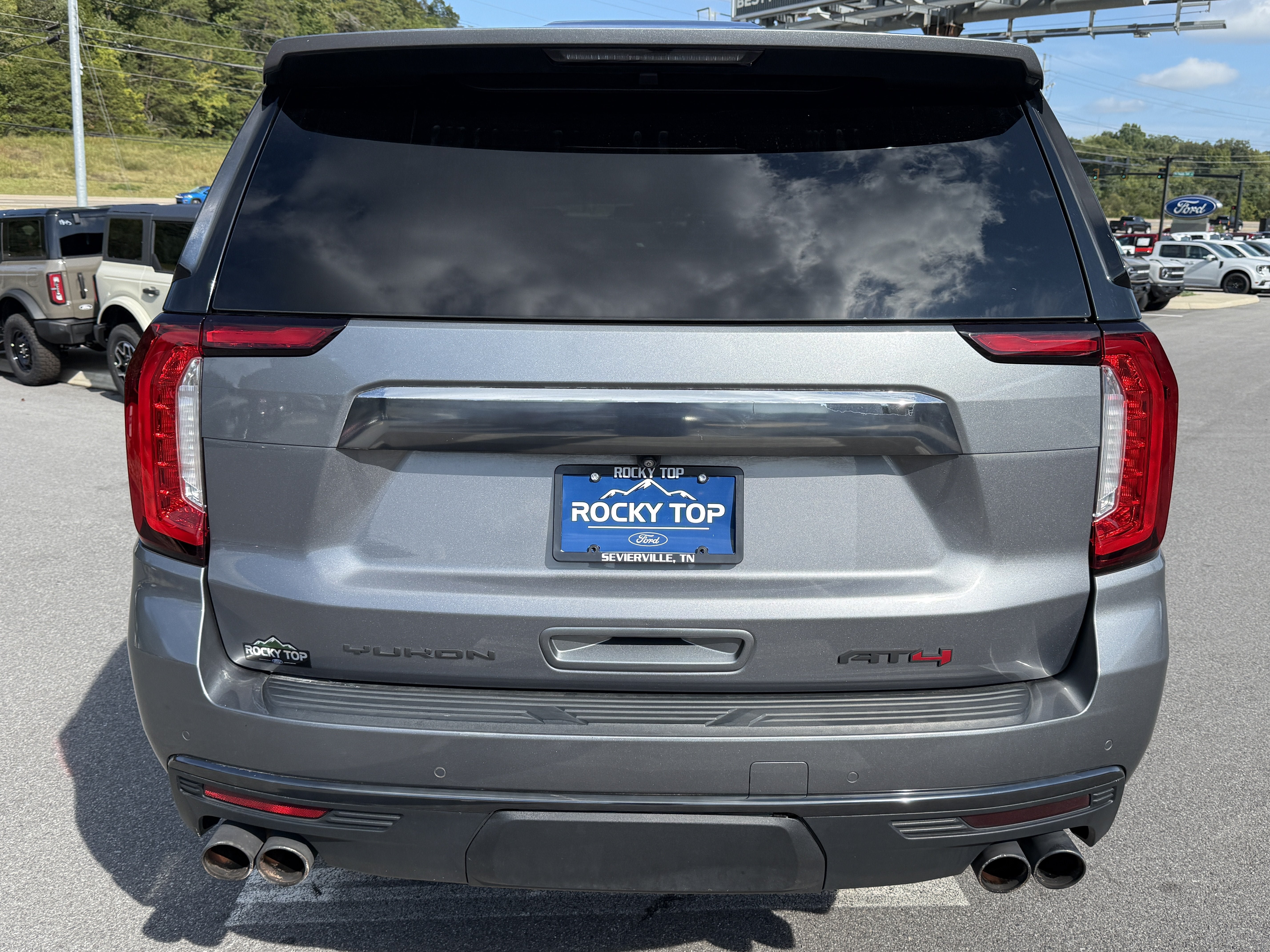 Used 2021 GMC Yukon AT4 w/ AT4 Premium Package AWD/4WD image 6