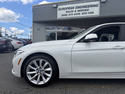 Used 2018 BMW 320i xDrive Sedan AWD/4WD image 9