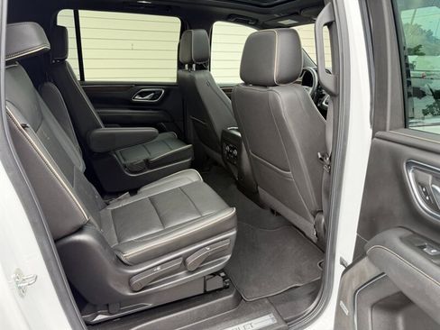Used 2022 Chevrolet Suburban Premier w/ Premium Package AWD/4WD image 33